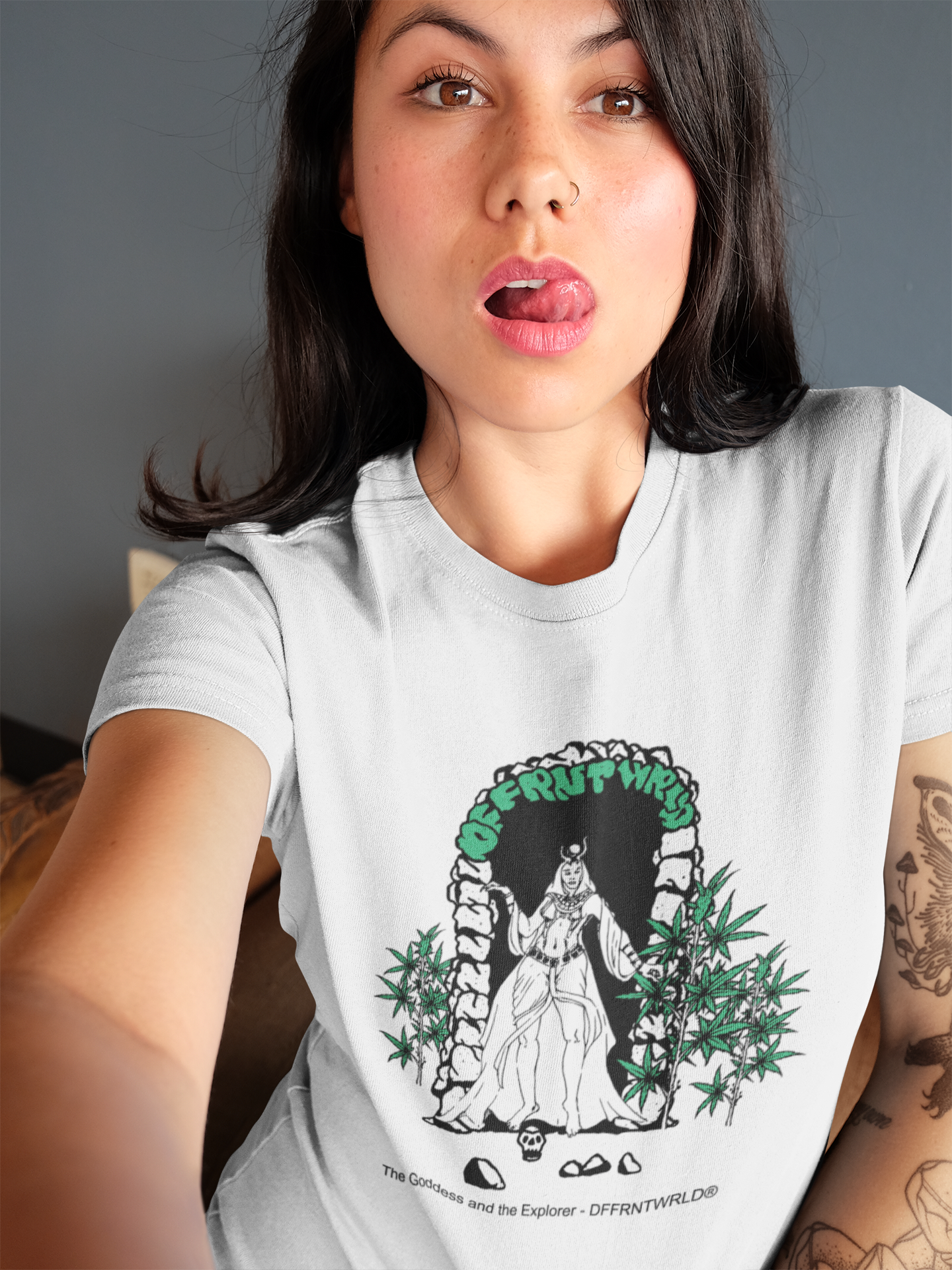 DFFRNTWRLD® The Goddess & The Explorer Crop Tee